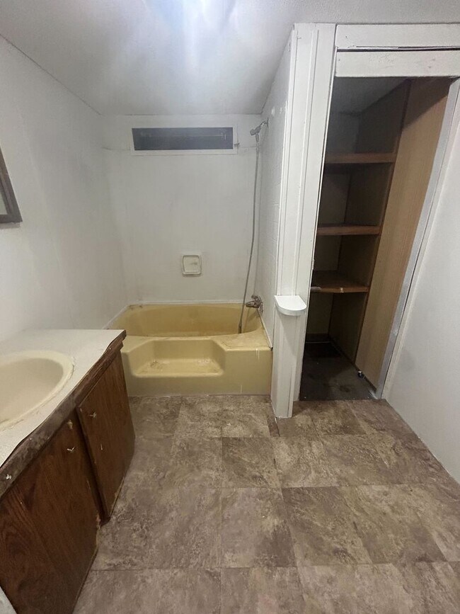 Foto del edificio - Rent this 2 Bedroom in Monetta!