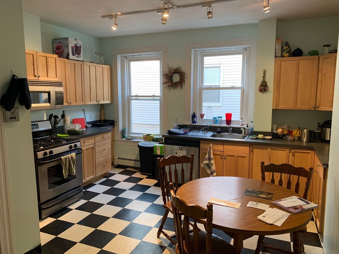 Primary Photo - 108 Central St