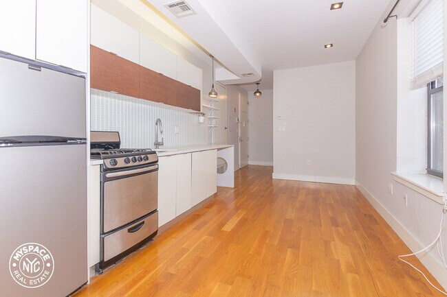 Building Photo - 64 St James Pl