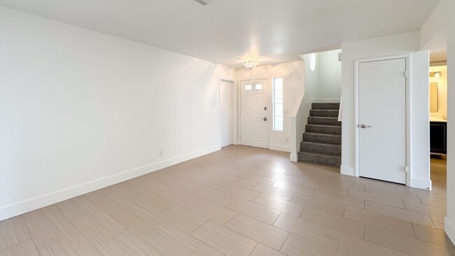 Building Photo - 3-Bed, 2.5-Bath Summerlin Home with Modern...