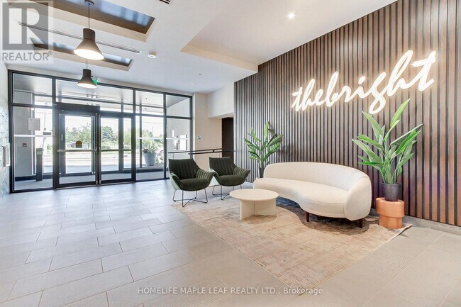 Photo du bâtiment - 741 King St W