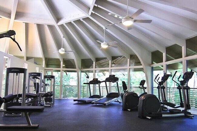 Foto del edificio - 1306 N Plymouth Rd