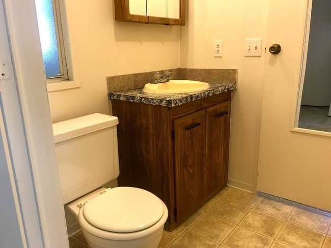 Building Photo - 2 br, 2 bath House - 451 NE Thelma Ave