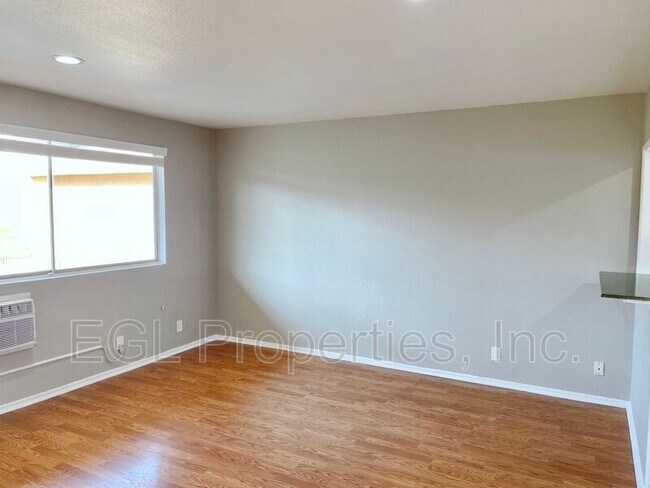 Building Photo - 5916 Carlton Way