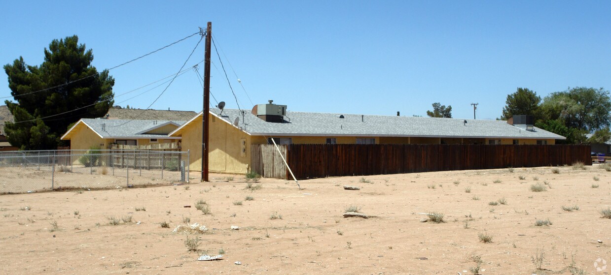 Building Photo - 15495 Straight Arrow Rd