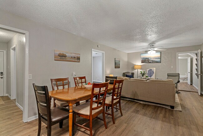 Foto del edificio - 3745 N Hills Dr