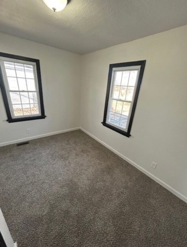 Building Photo - Beautiful 3BD/1BTH