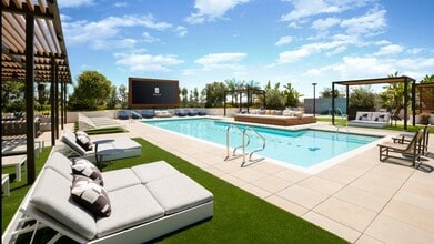 The Aqua Deck Rooftop Pool - The Row at Red Hill