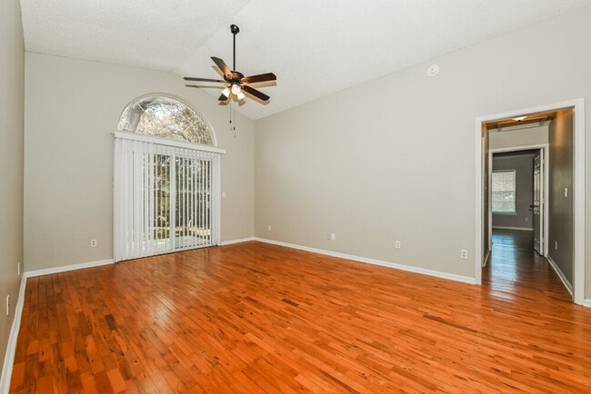 Foto del edificio - 2877 Sutton Estates Cir N