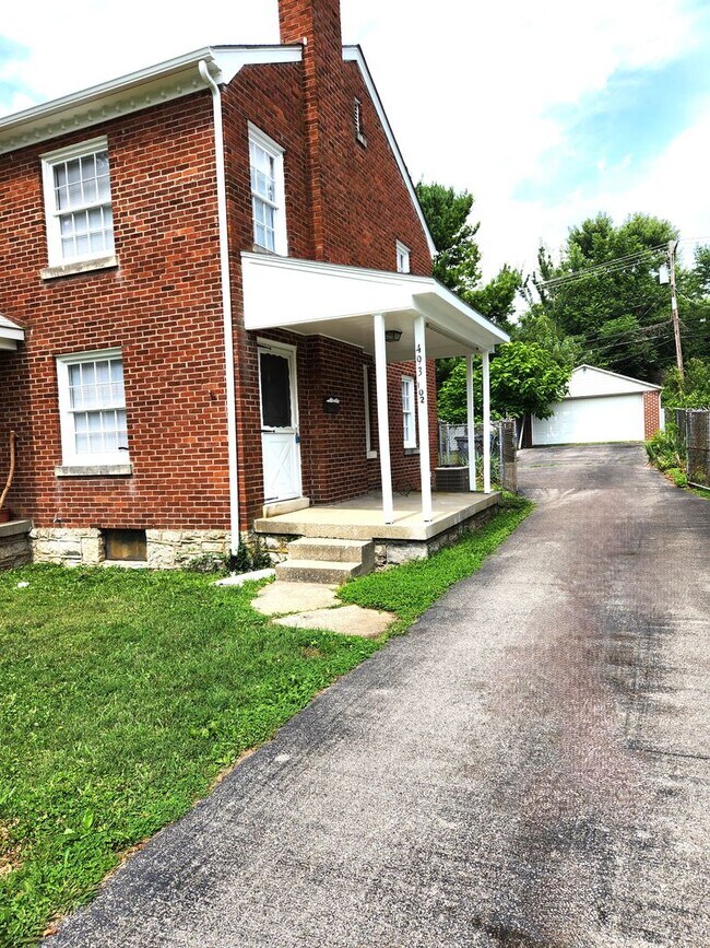 Building Photo - Duplex close to St. Joe Hospital   240626