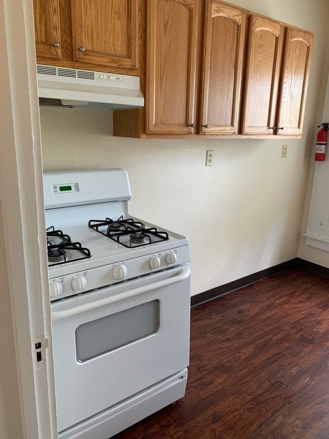 Building Photo - 205 E Broadway Ave