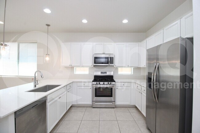 Building Photo - 16396 W Questa Dr