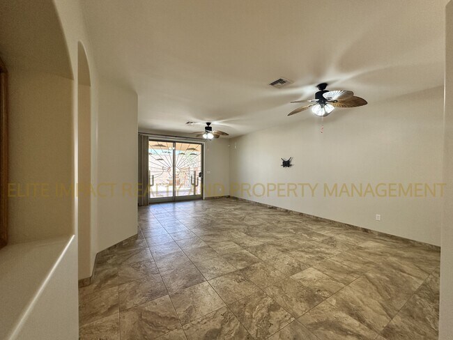 Foto del edificio - 585 W Deerview Ct