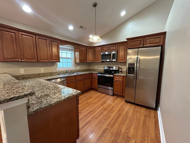 Foto del edificio - AVAILABLE NOW!! 4 Bedroom 2 Bathroom Home