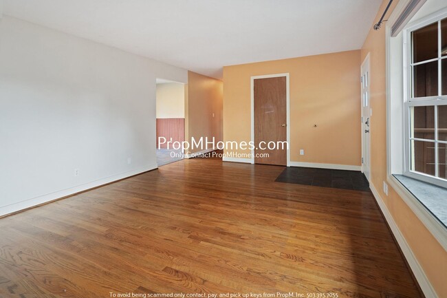 Foto del edificio - 5 Bedroom Charmer in Milwaukie! Close to C...