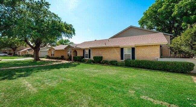 Building Photo - 3206 Green Tee Dr