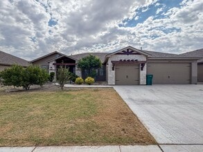 Building Photo - 2916 N Amor Ave