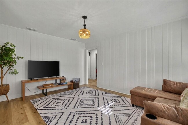 Building Photo - 3005 S Meridian St