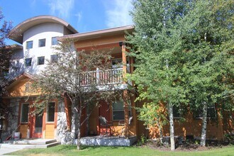 Building Photo - 7552 Mountain Laurel Dr