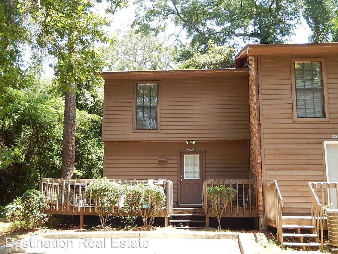 Primary Photo - 2323 Green Timbers Trl