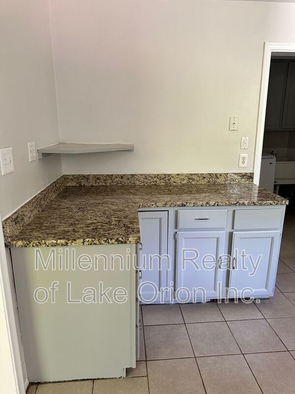 Foto del edificio - 24955 Westmoreland Dr