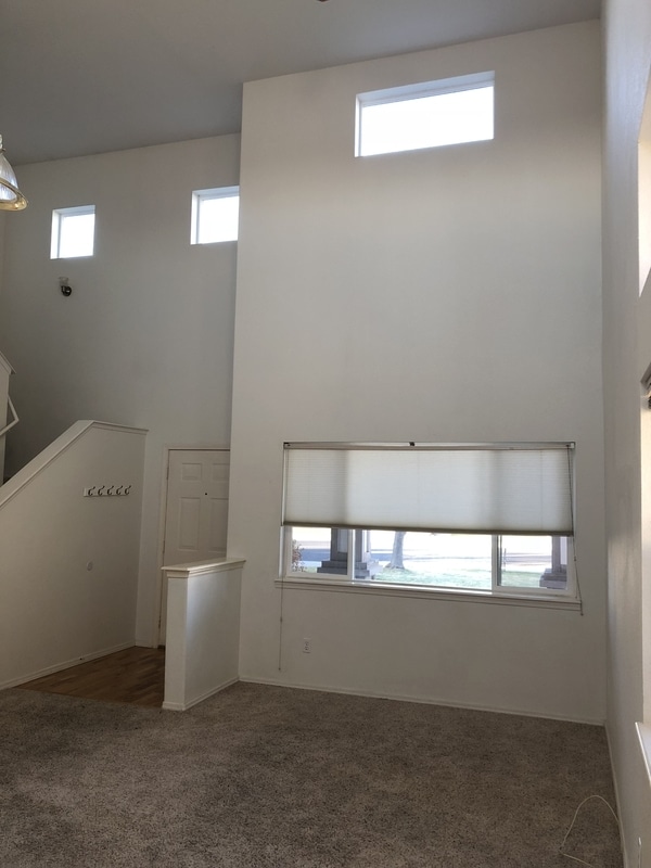 Building Photo - 944 NW Oak Pl