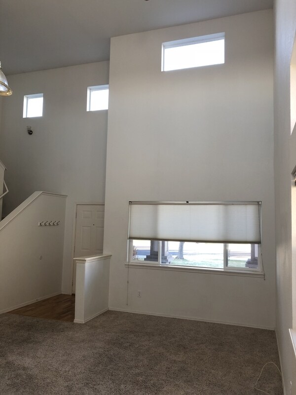 Foto del edificio - 944 NW Oak Pl