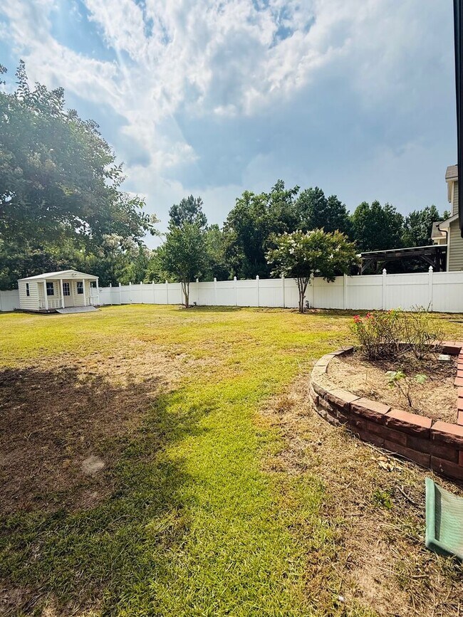 Foto del edificio - Hidden 4 bedroom, 2.5 bathroom Gem!
