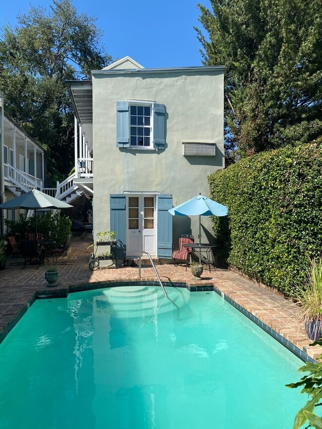 Building Photo - 1 BR / 1BA French Quarter Apt in Historic ...