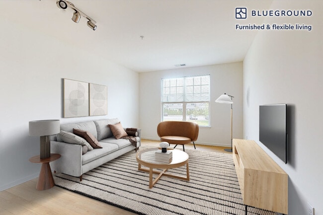 Building Photo - 1700 E 5th St