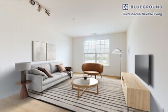 Building Photo - 1700 E 5th St