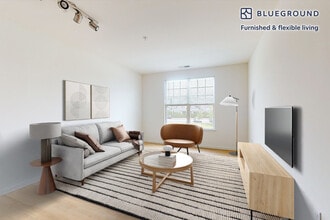 Building Photo - 1700 E 5th St