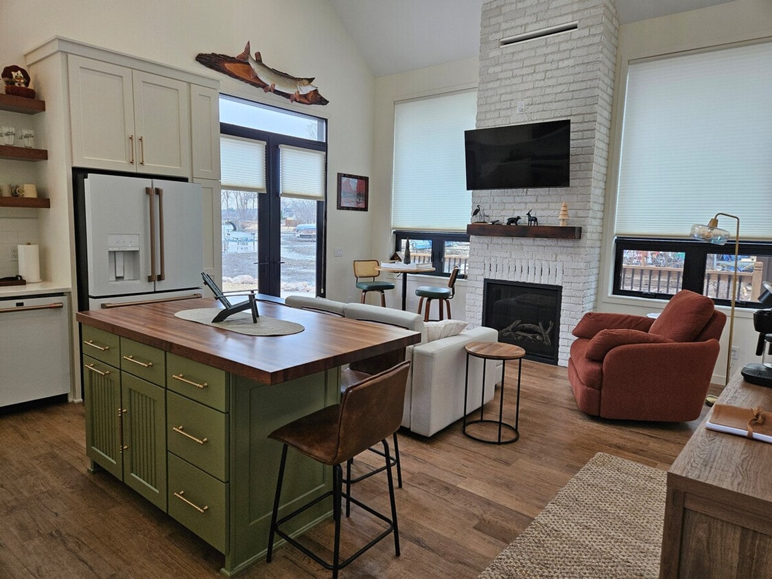 Foto principal - 5913 Lake Edge Rd