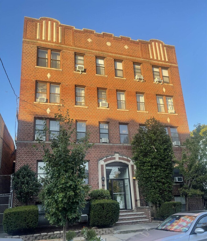 Primary Photo - 100 Prospect St
