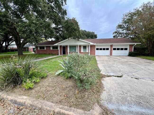 Building Photo - 795 Vogel Dr