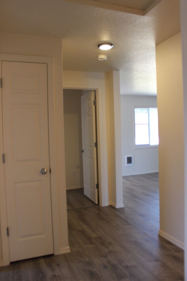Foto del edificio - Hillsboro three bedroom ranch