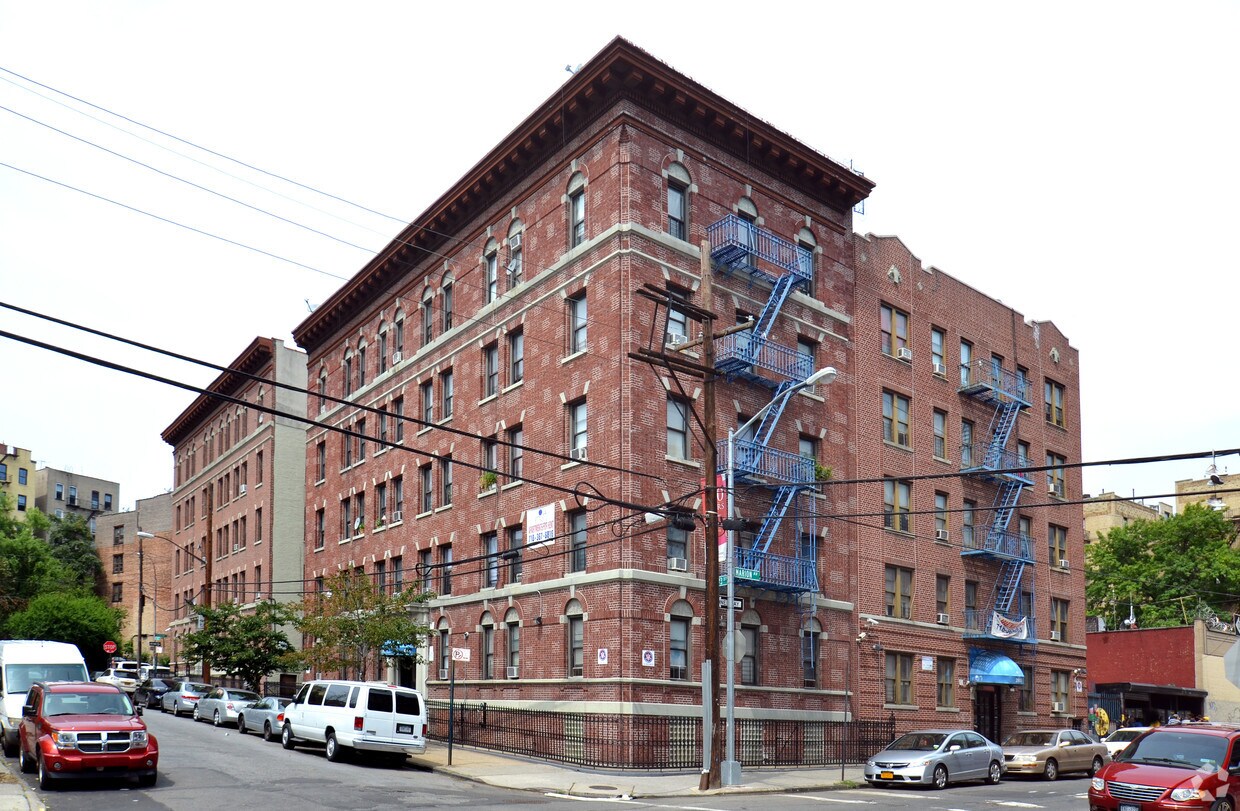 Primary Photo - 311 E 193rd St