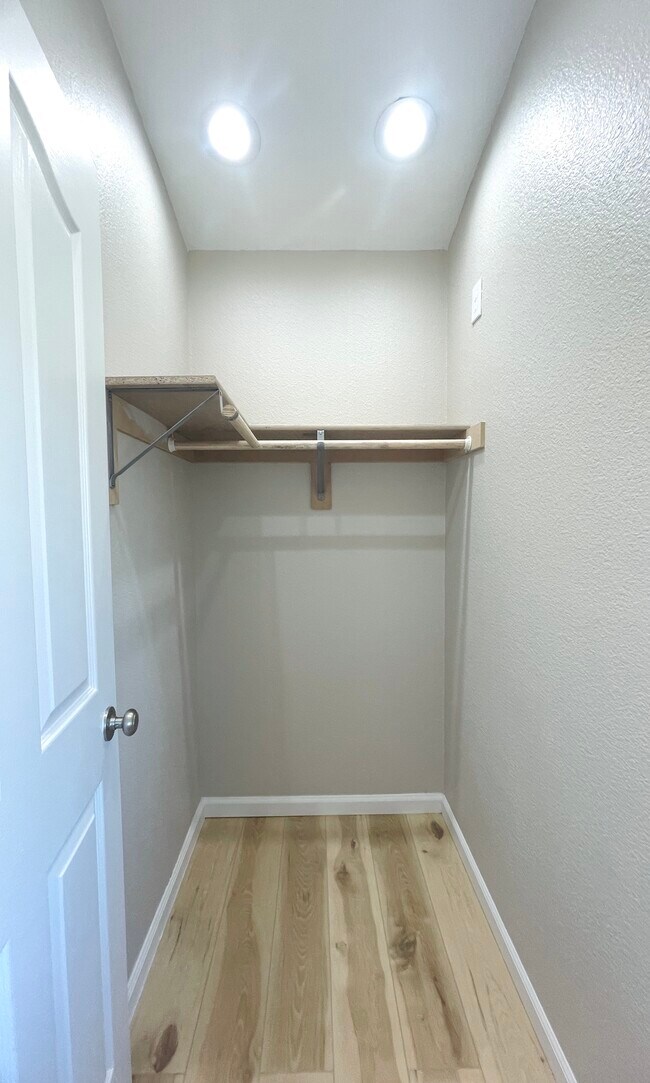 Walk-in Closet - 9633 Richlyn Way