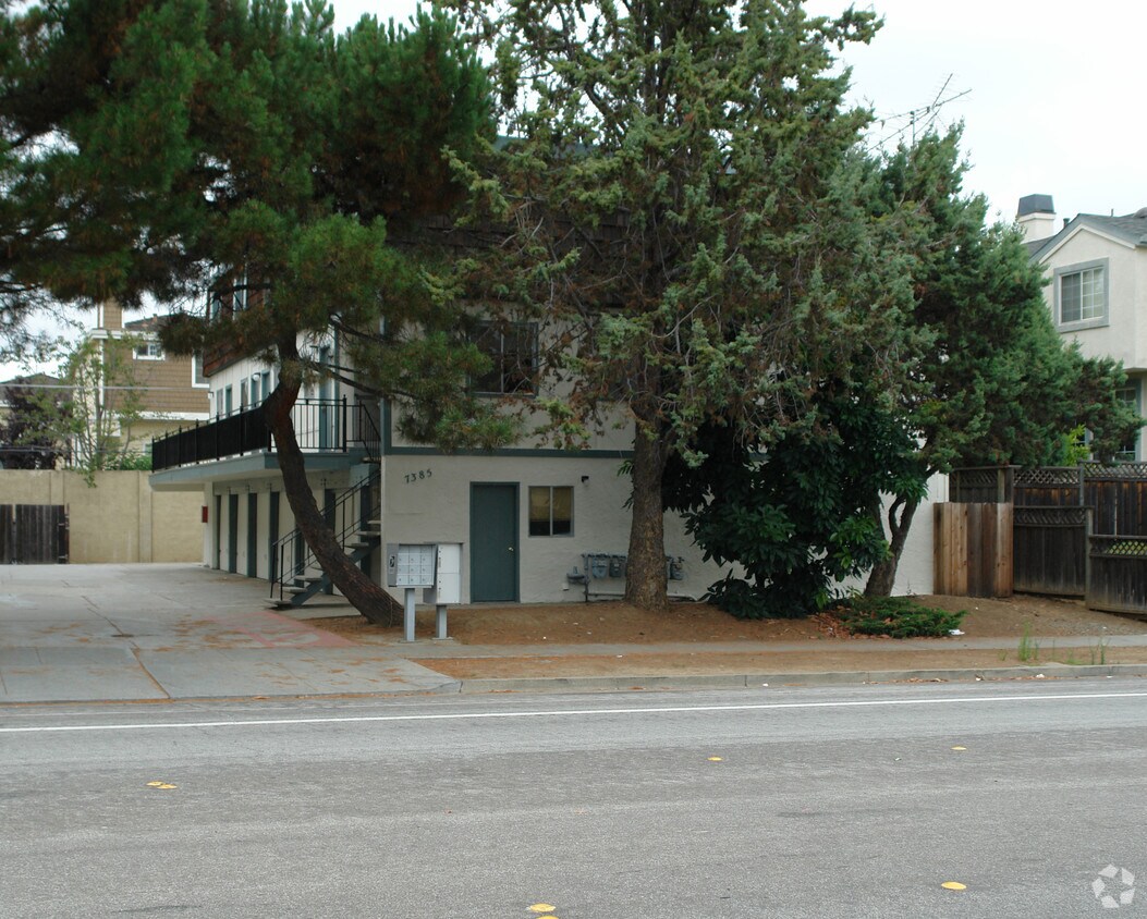 Primary Photo - 7385-7395 Rainbow Dr