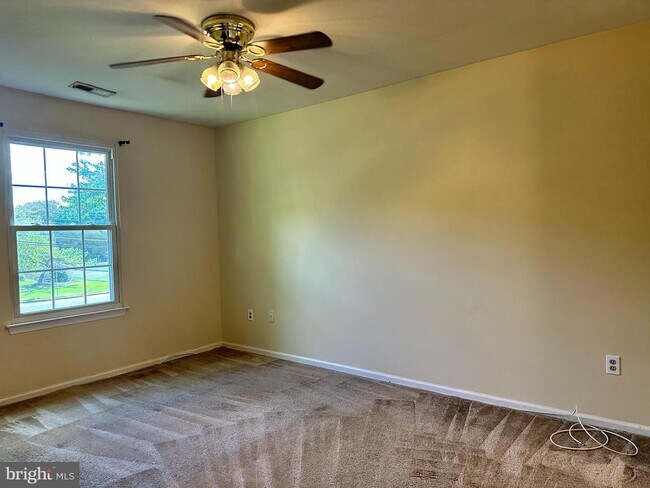 Building Photo - 1605 Huntingdon Mews