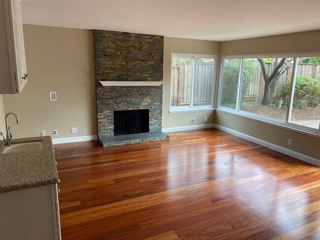Foto del edificio - Beautiful 4 Bedroom 2.5 Bath Home in Los Gatos Cul de sac with Pool!