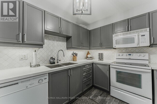 Building Photo - 500 Mapleview Dr W