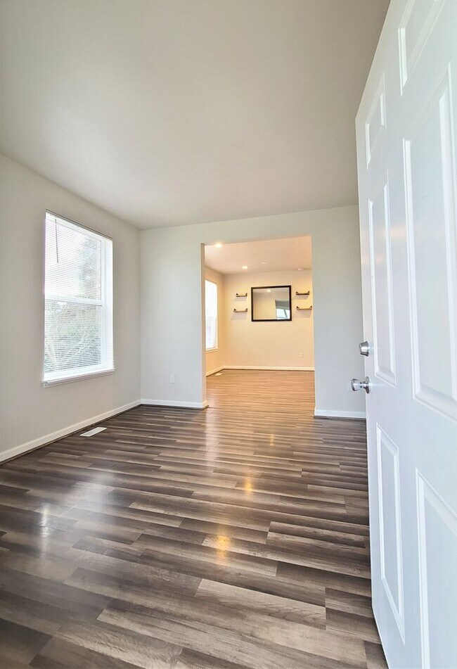Building Photo - 2 Bed/1 Bath Home with Fenced Backyard in ...