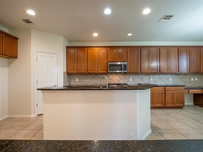 Foto del edificio - 572 Big Meadow Rd
