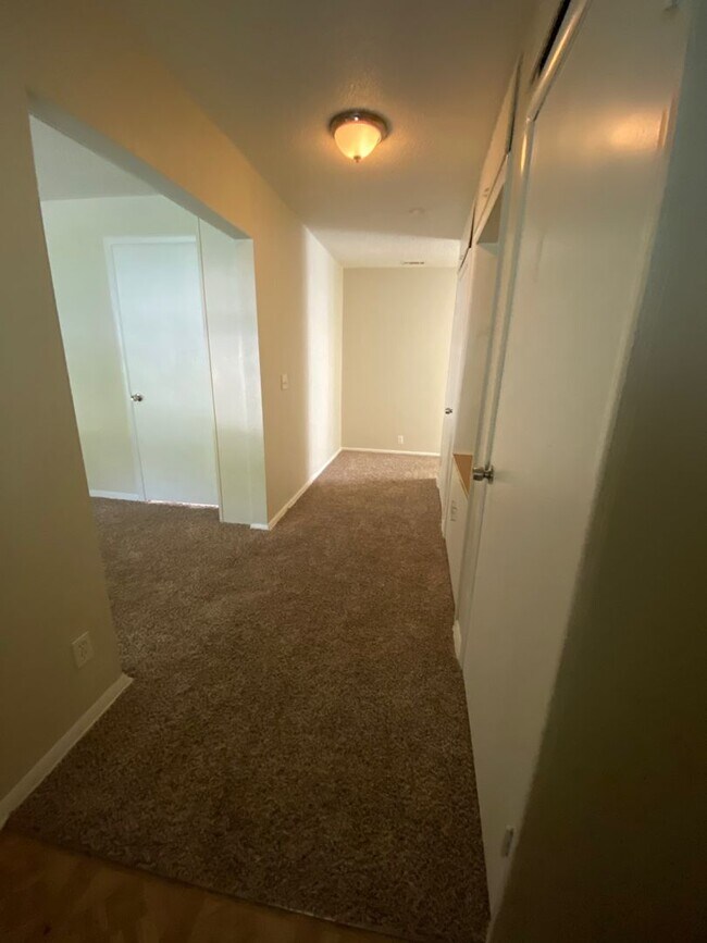 Building Photo - 7601 Ruskin Way