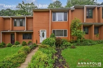Building Photo - 1110 Commanders Way S