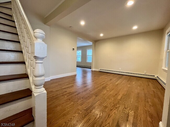 Building Photo - 208 Harrison St