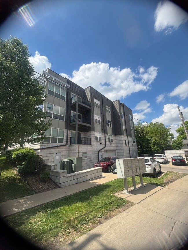 Interior Photo - 5 Lincoln Ave