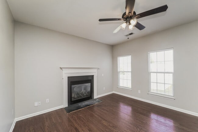 Building Photo - 6833 Tanners Creek Dr