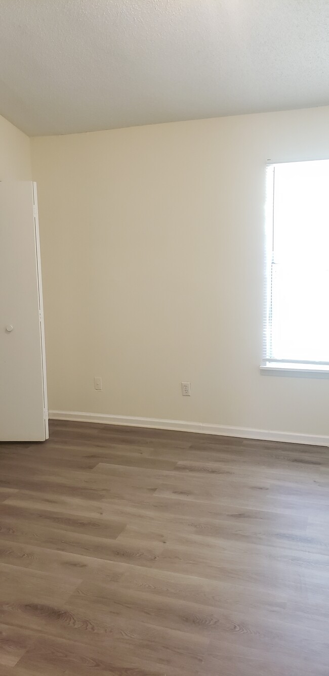 Foto del edificio - 6125 Windsor Gate Ln